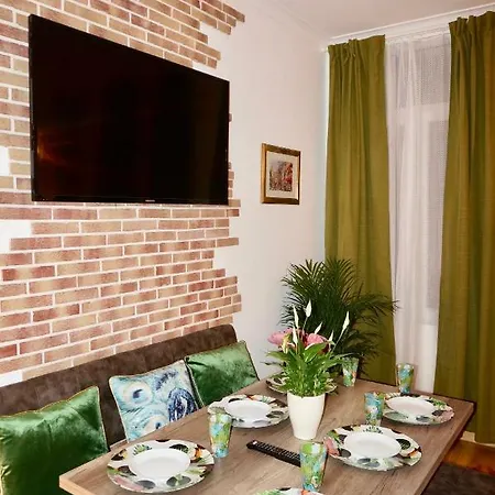 Dubois Apartments. Apartment *